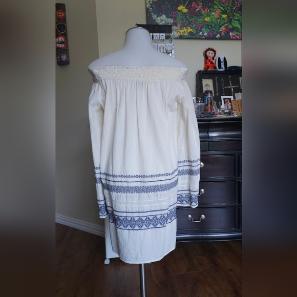 Chic Off-White Dress - Picture 1 of 3